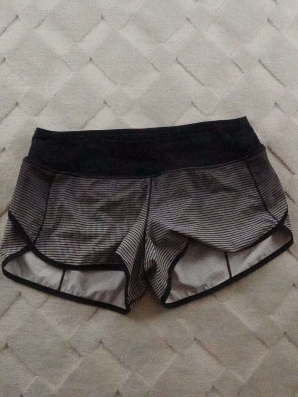 LULULEMON SPEED SHORT Womens 6 *H20 DOUBLE GRADIENT WHITE DEEP COAL BLACK
